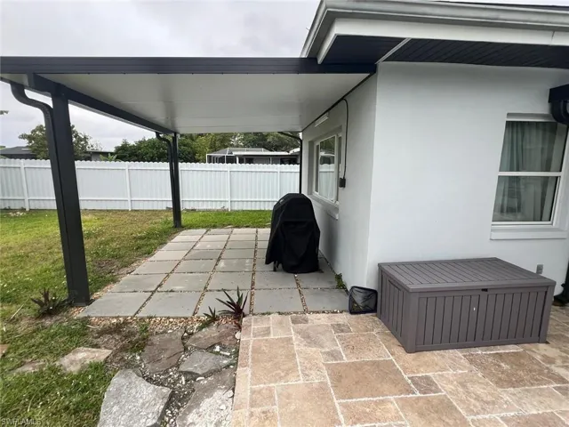1118 Pine Island Ln, Cape Coral, Florida 33909