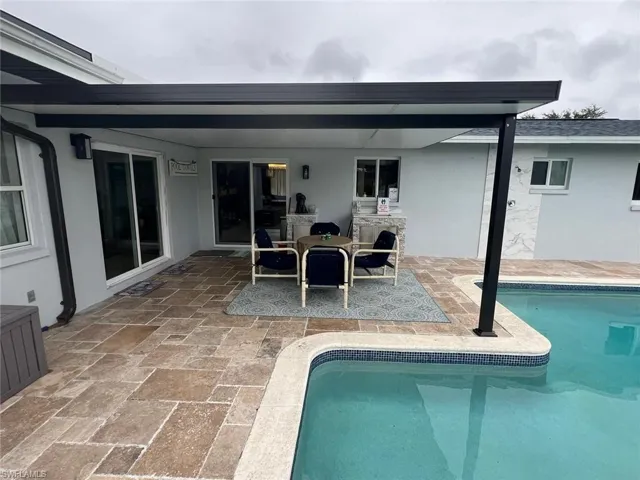 1118 Pine Island Ln, Cape Coral, Florida 33909