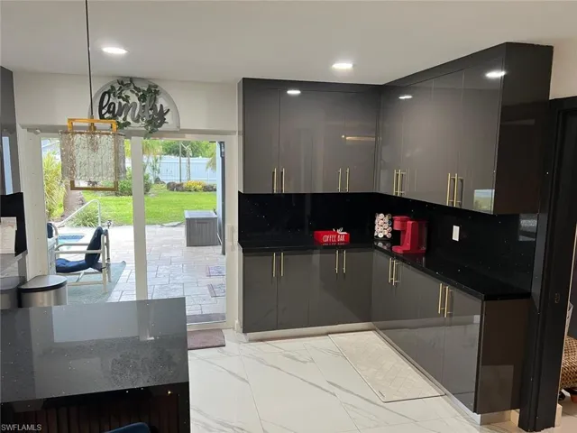 1118 Pine Island Ln, Cape Coral, Florida 33909