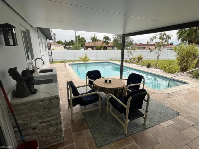 1118 Pine Island Ln, Cape Coral, Florida 33909