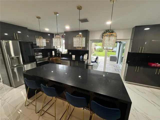 1118 Pine Island Ln, Cape Coral, Florida 33909