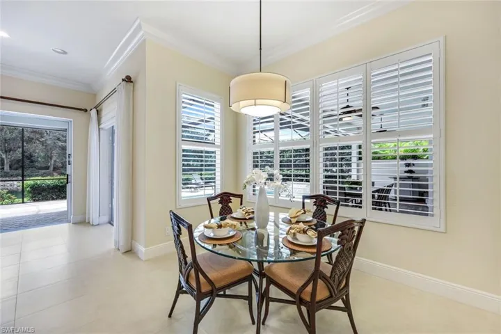 Eat-in dining area adjoining family room and kitchen