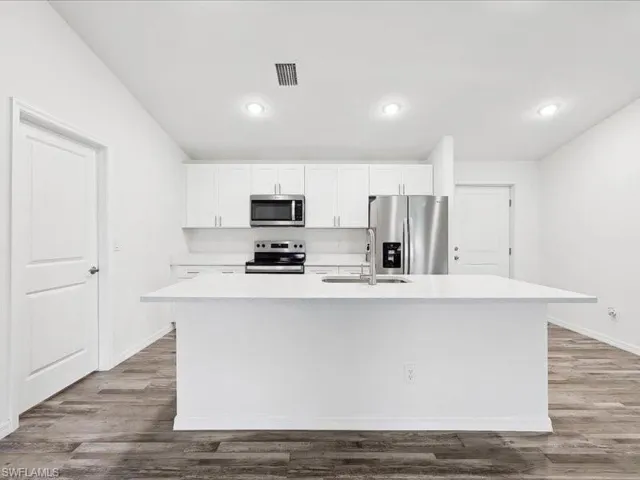 1824 NW 2nd  PL, Cape Coral, FL 33993