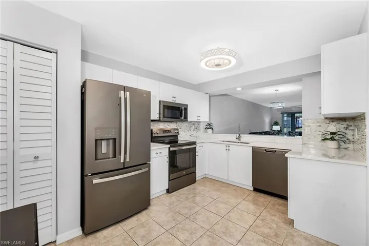 925 New Waterford Dr 104, Naples, Florida 34104