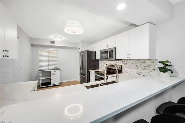 925 New Waterford Dr 104, Naples, Florida 34104