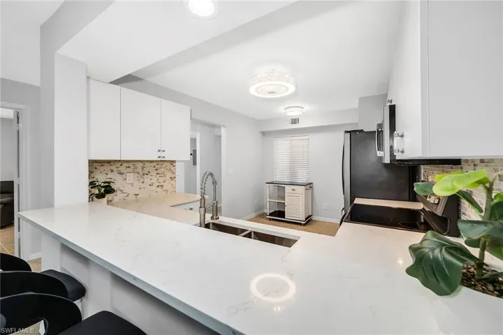925 New Waterford Dr 104, Naples, Florida 34104