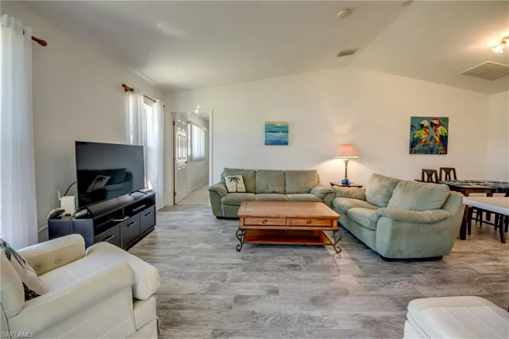 1438 Se 23rd St, Cape Coral, Florida 33990