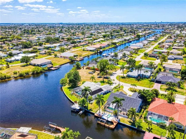 Intersecting Canal View