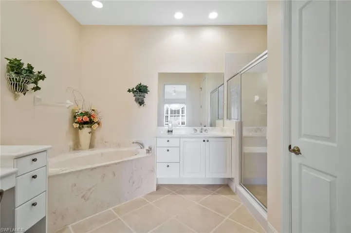 5025 Blauvelt Way 202, Naples, Florida 34105