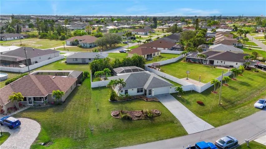 Birds eye view of property
