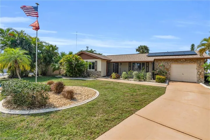 1055  Winsome  RD, North Fort Myers, FL 33903