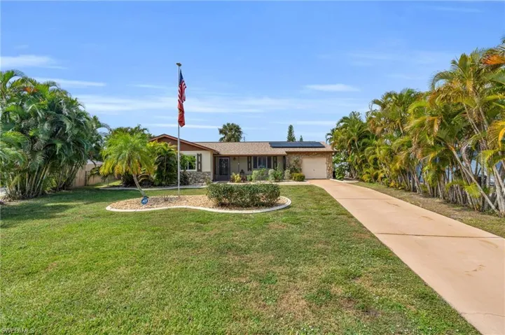 1055  Winsome  RD, North Fort Myers, FL 33903