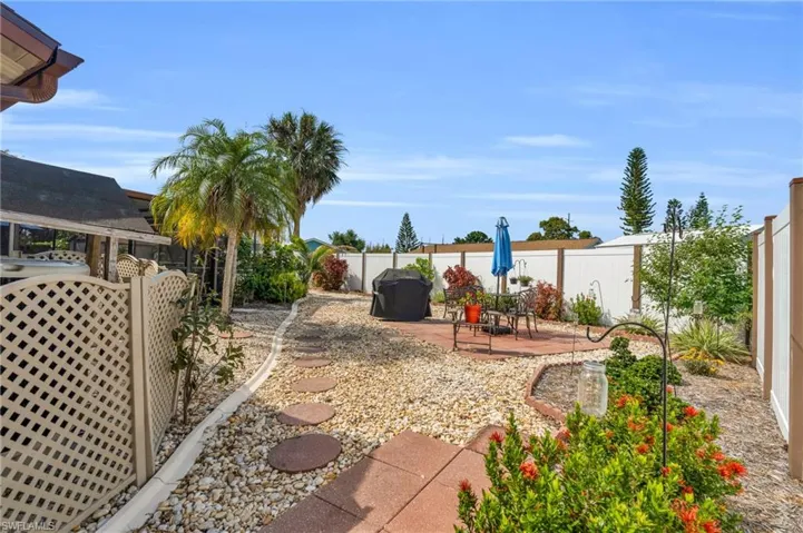 1055  Winsome  RD, North Fort Myers, FL 33903