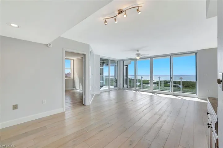 6101  Pelican Bay  BLVD, Naples, FL 34108