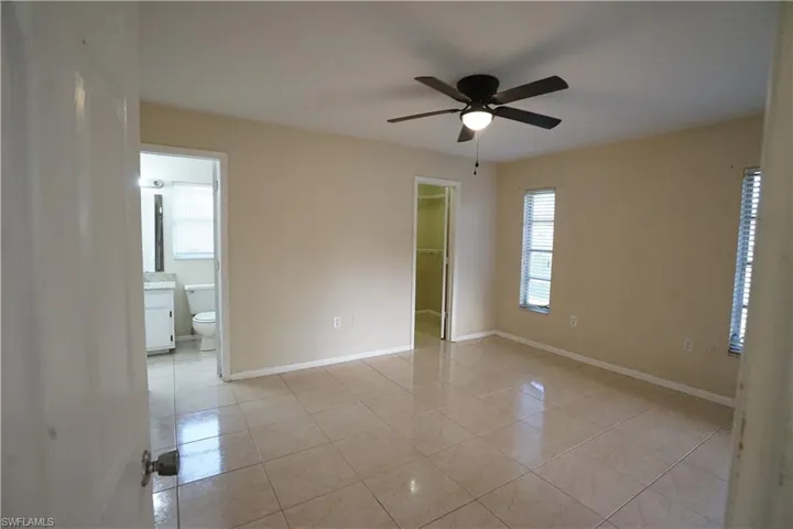 Unfurnished room with light tile patterned floors and a ceiling fan