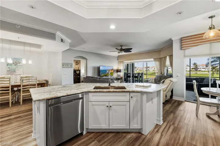 Views are everything here—the chef is treated to endless panoramas of the golf course and lake from the kitchen, seamlessly extending through the living and dining areas, and into the private primary suite.