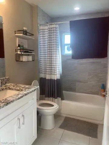 HALL BATHROOM LEFT SIDE (1919)
