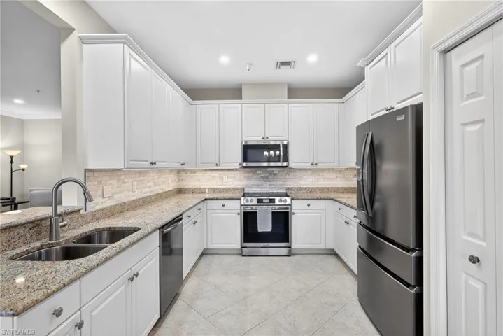16521 Goldenrod Ln 102, Alva, Florida 33920