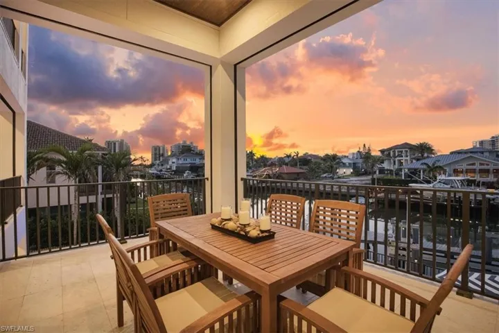 Balcony featuring outdoor dining space