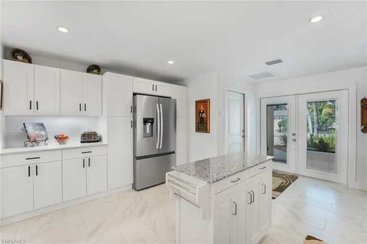 9 Fairview Blvd, Fort Myers Beach, Florida 33931