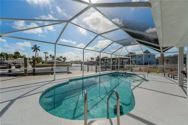 9 Fairview Blvd, Fort Myers Beach, Florida 33931