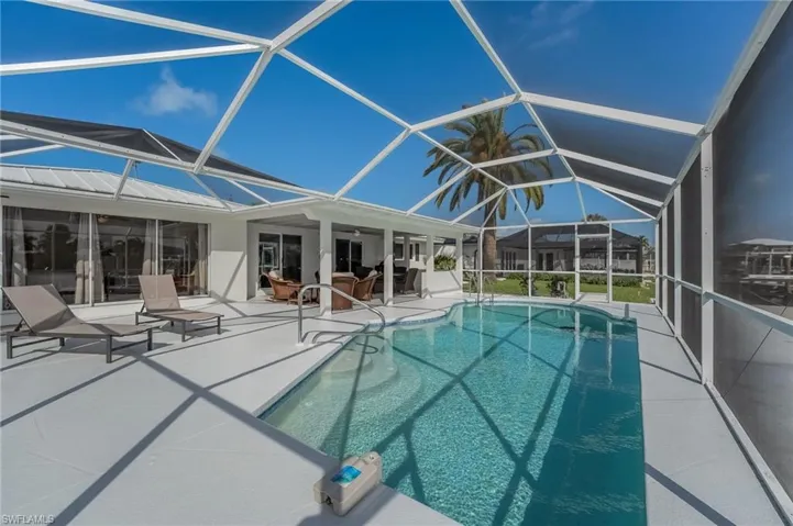9 Fairview Blvd, Fort Myers Beach, Florida 33931