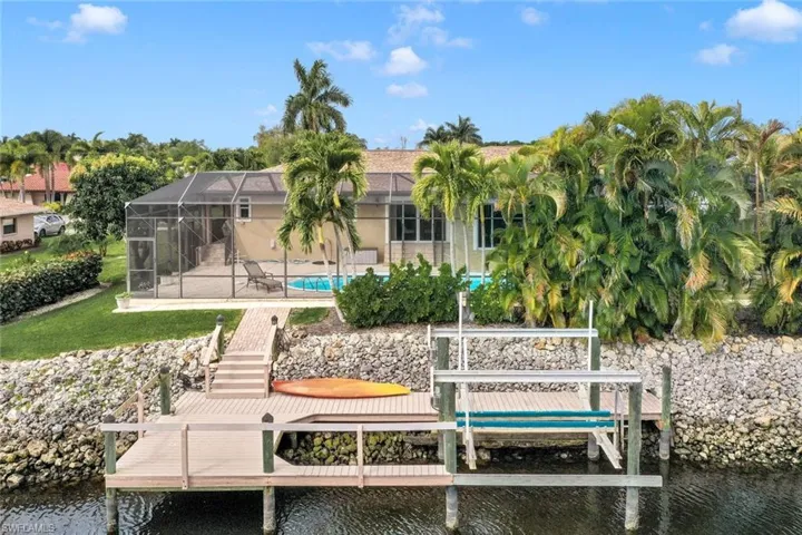 THIS is FLORIDA LIVING! HUGE dock, perfect for sunbathing.