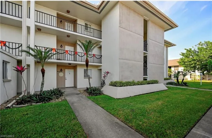 View of apartment building / complex