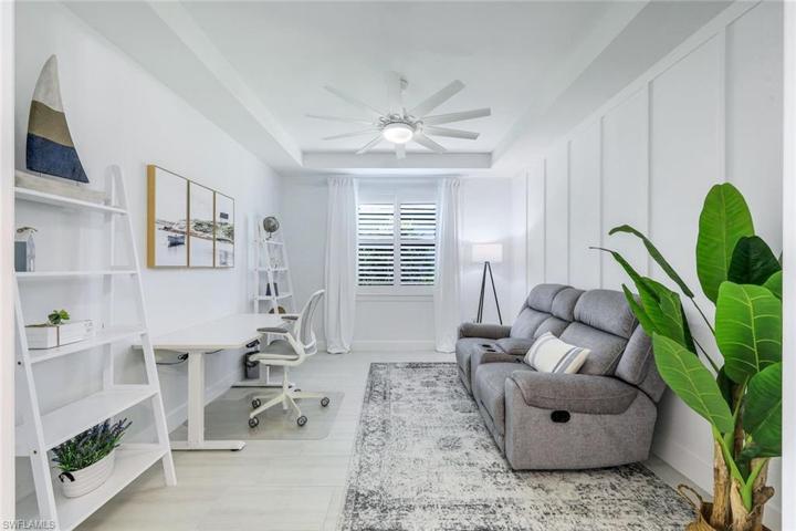 Large den/office/exercise room.