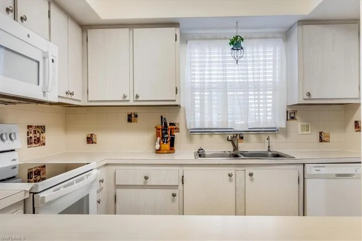 5451 Rattlesnake Hammock RD # 207D, NAPLES FL 34113
