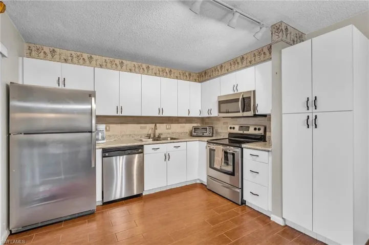 5202  Cedarbend  DR, Fort Myers, FL 33919