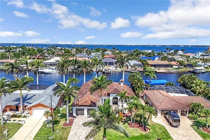 3917 Se 19th Ave, Cape Coral Fl 33904