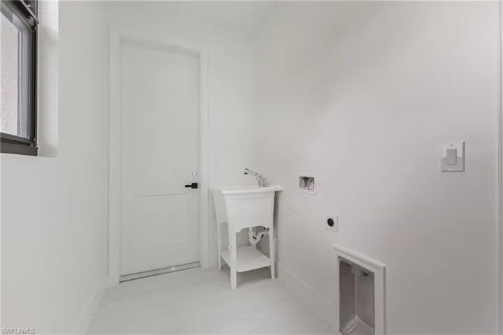 Laundry area with washer hookup and electric dryer hookup