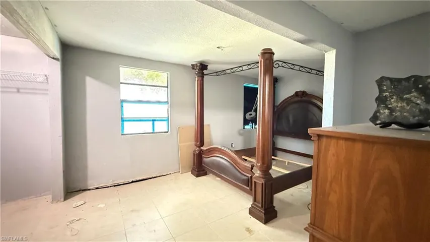 Bedroom with a textured ceiling