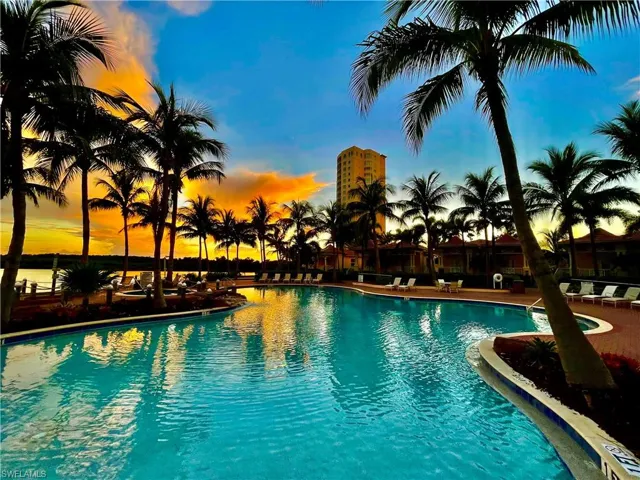 Resort_style_tropical_pool
