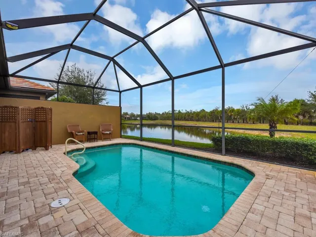 Pool Lanai w/ Peaceful View Of Lake