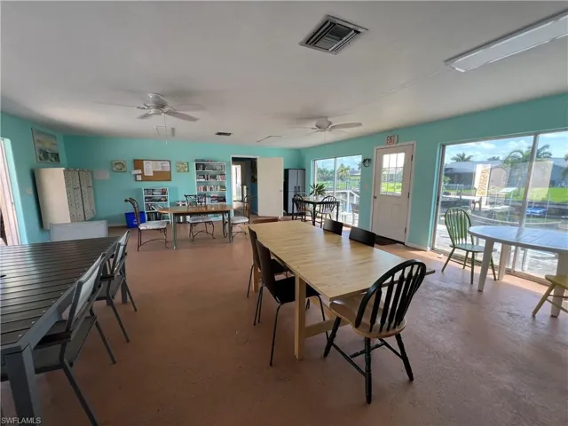 Dining room with ceiling fan