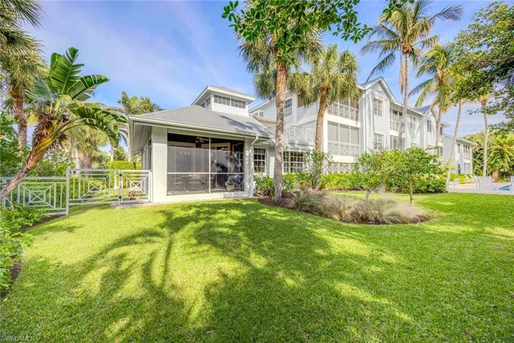 340  7th S AVE, Naples, FL 34102