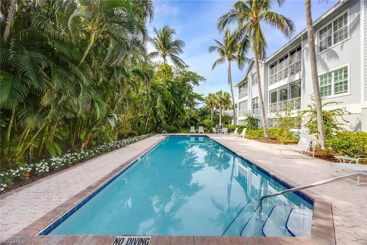 340  7th S AVE, Naples, FL 34102