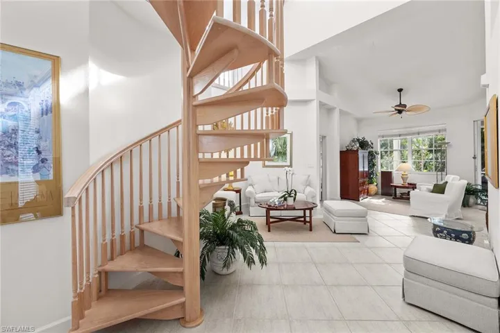 340  7th S AVE, Naples, FL 34102