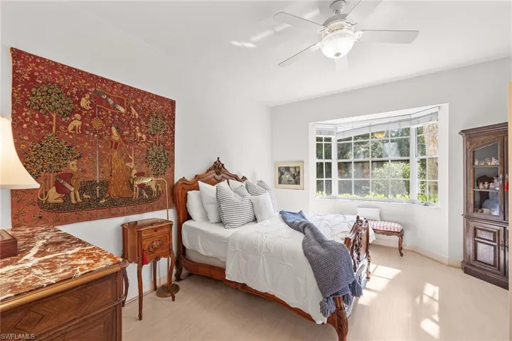 340  7th S AVE, Naples, FL 34102