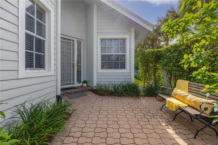 340  7th S AVE, Naples, FL 34102
