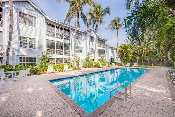 340  7th S AVE, Naples, FL 34102