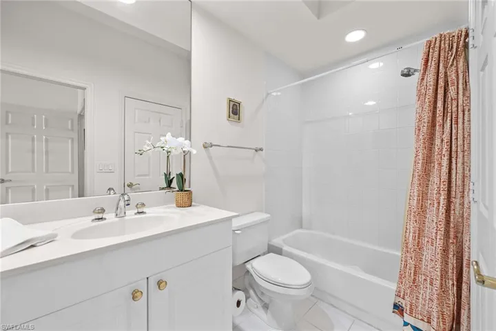 340  7th S AVE, Naples, FL 34102