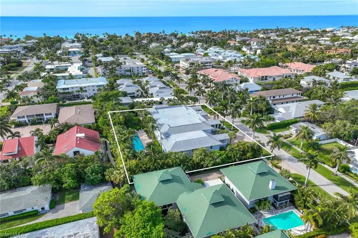 340  7th S AVE, Naples, FL 34102
