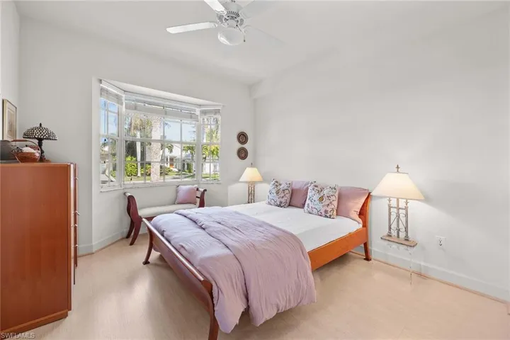 340  7th S AVE, Naples, FL 34102
