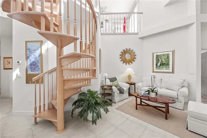 340  7th S AVE, Naples, FL 34102