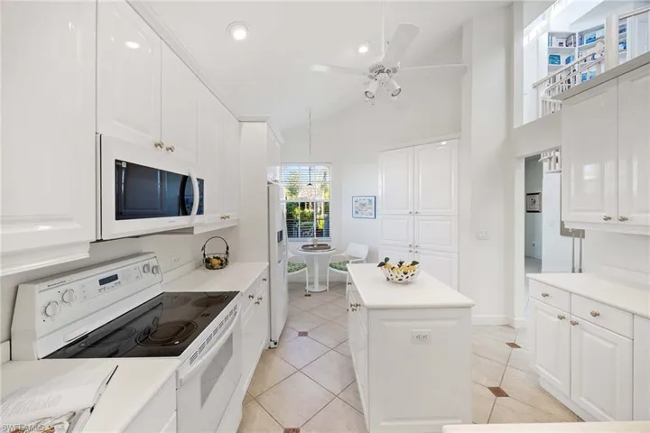 340  7th S AVE, Naples, FL 34102