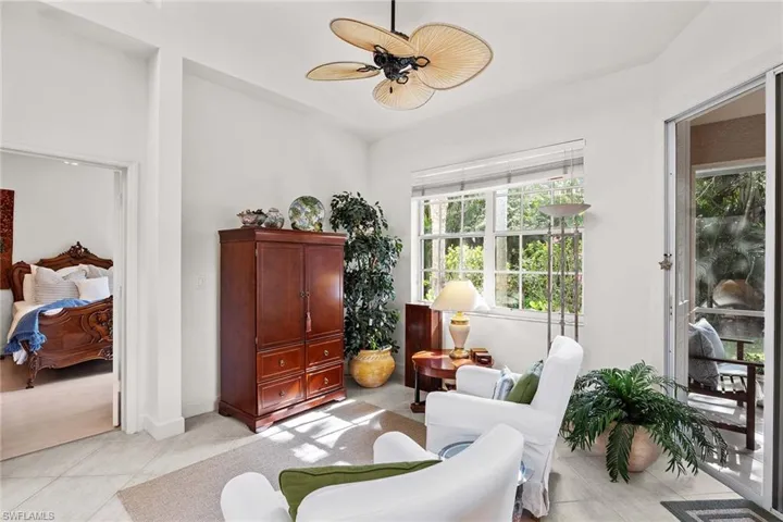 340  7th S AVE, Naples, FL 34102