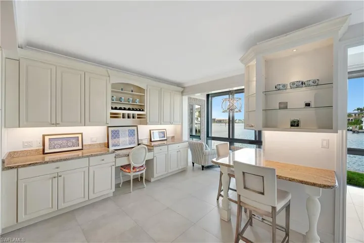 Kitchen / Desk/ Breakfast Bar